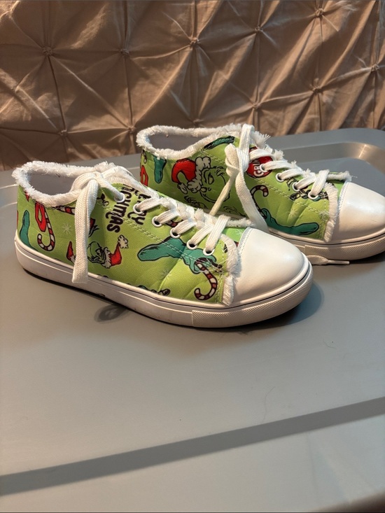 Temu Shoes - Women’s Green (Grinch) Holiday-Print Low-Top Athletic Sneakers